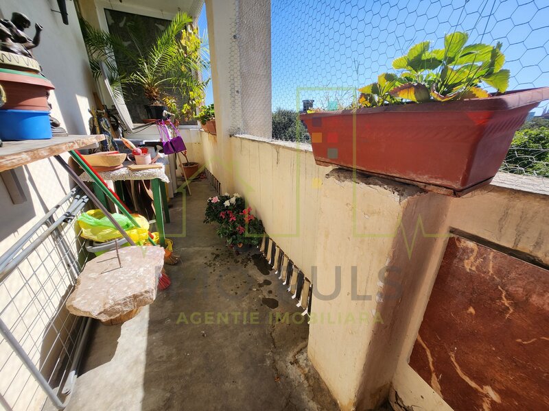 Timisoara Ultracentral. Vedere la catedrala. Etaj intermediar. Modificat in 3 camere.