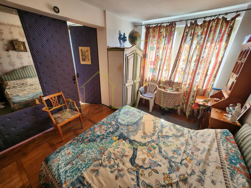 Timisoara Ultracentral. Vedere la catedrala. Etaj intermediar. Modificat in 3 camere.